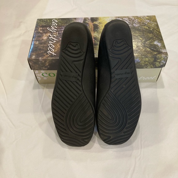 Easy Street Black Flats - Picture 7 of 8